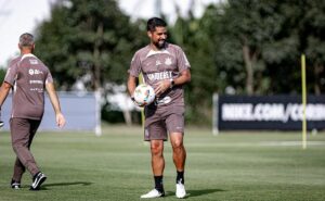 treino de antónio oliveira conta com a presença de jovens da base do corinthians