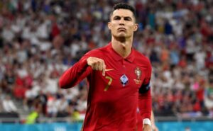 diretor do al nassr elogia cristiano ronaldo e 'agradece' manchester united por crise