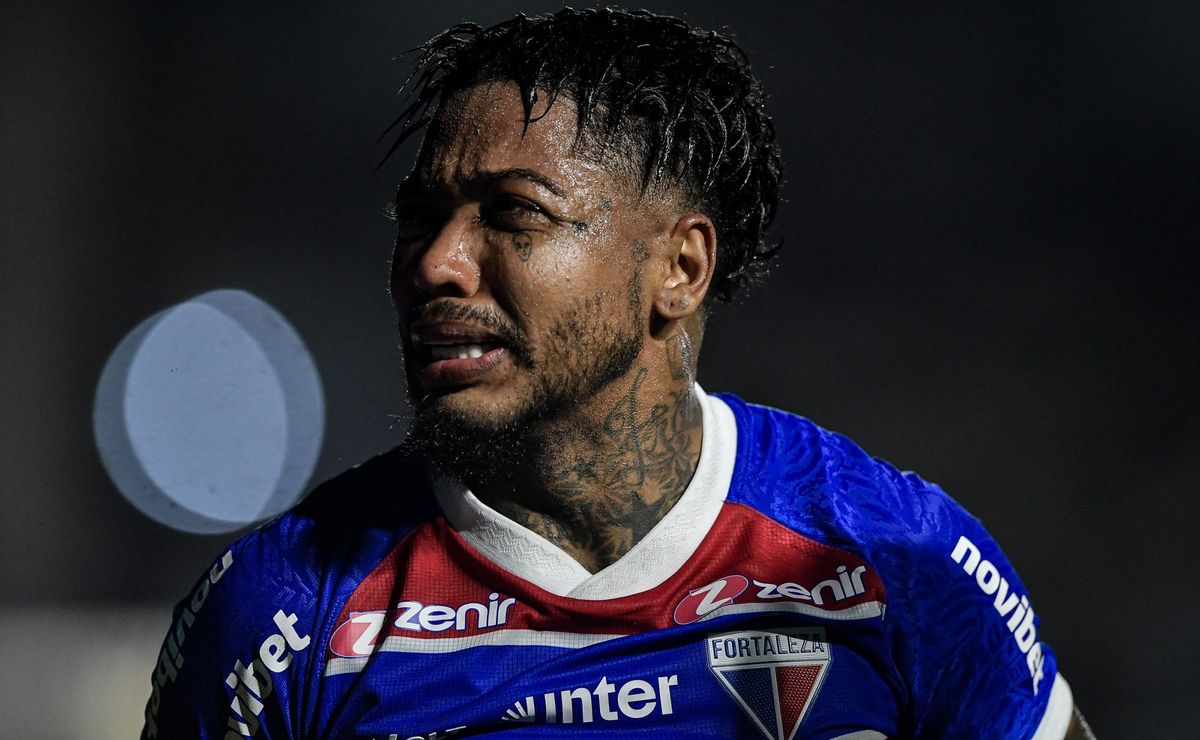 Áudio do var justifica pênalti de marinho em vasco x fortaleza na copa do brasil: “bloqueia a bola"