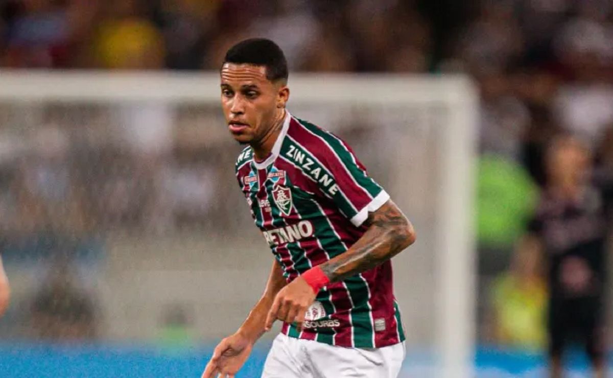 alexsander é elogiado por diniz após afastamento no fluminense: “É um grande talento”