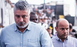 santos define contratação e alexandre gallo vai buscar a chegada de um novo centroavante