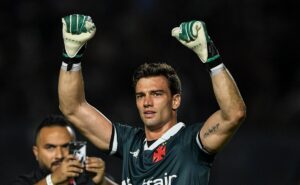 em jogão pela copa do brasil, vasco bate fortaleza nos pênaltis em noite de léo jardim; confira as notas