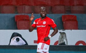 com valência de volta, internacional aproveitou o tempo para esvaziar o departamento médico