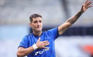 juan dinenno tem estado de saúde atualizado no cruzeiro; veja quando o atacante deve retornar