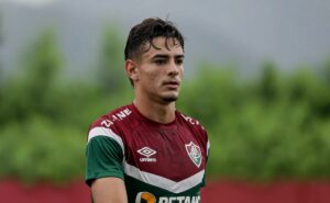 felipe andrade agrada comissão técnica e pode ser novidade no time titular do fluminense