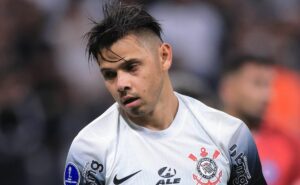 Ángel romero é barrado por antónio oliveira no corinthians por influência de coronado