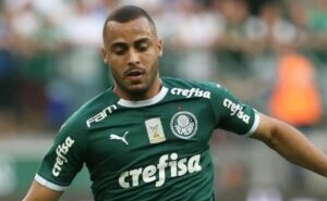 ex palmeiras, arthur cabral, entra na mira do cruzeiro após rescindir com clube americano