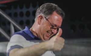 marcelo teixeira decide assinar e fará reunião hoje (20) na vila belmiro com representantes da wtorre