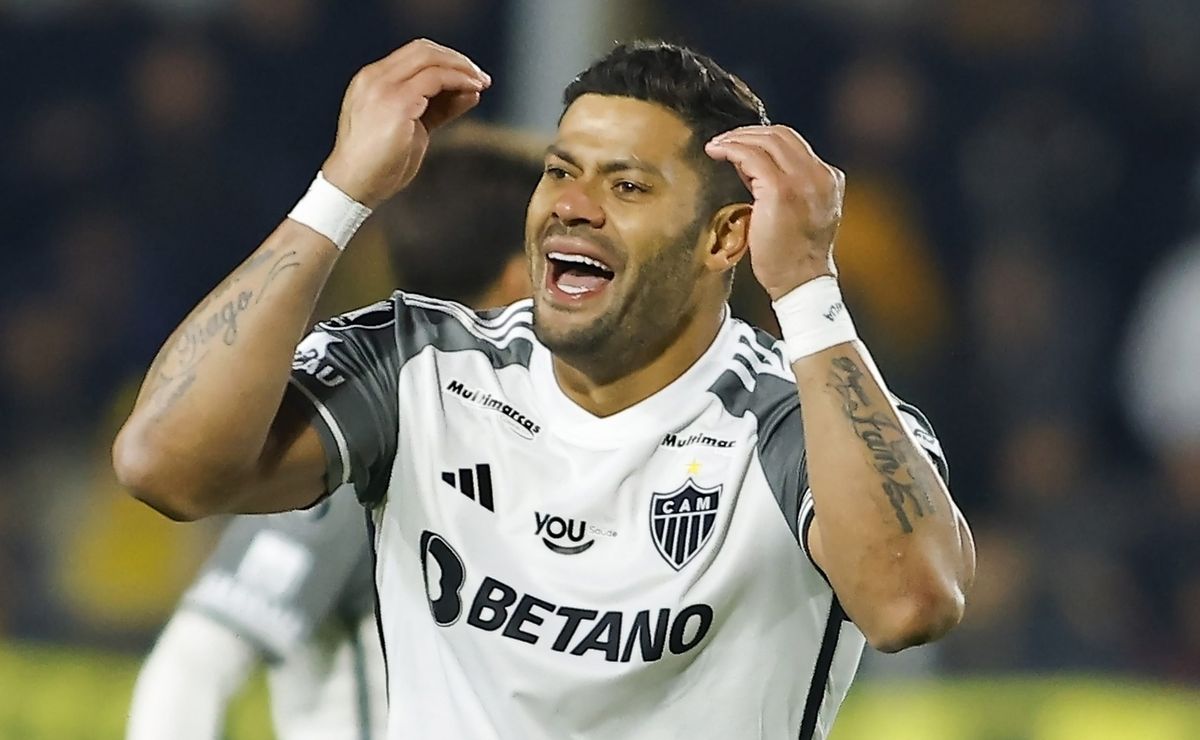 hulk no corinthians? atacante revela dispensa na base: "moramos na arquibancada do parque são jorge"