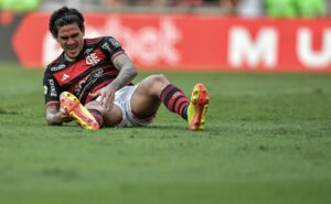 pedro sai lesionado e deixa nação preocupada em vitória do flamengo
