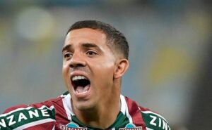 torcida do fluminense pede rescisão do meia david terans: "dinheiro no lixo"