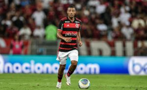 var decide marcar falta de de la cruz e cria polêmica no jogo do flamengo