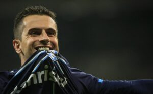 grohe sairá do al ittihad em junho e ficará livre; grêmio fez 3 contatos no início do ano para volta