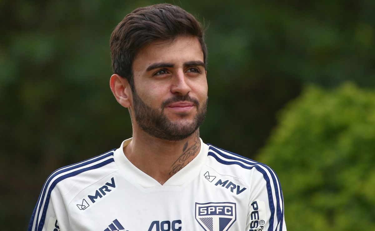 zubeldía vai tomar decisão após volta confirmada de liziero ao são paulo