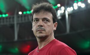 até o fim de 2025: fluminense renova contrato de fernando diniz após vitória e torcedores comentam