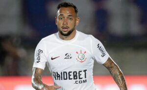 maycon realiza cirurgia no joelho e não joga mais pelo corinthians em 2024