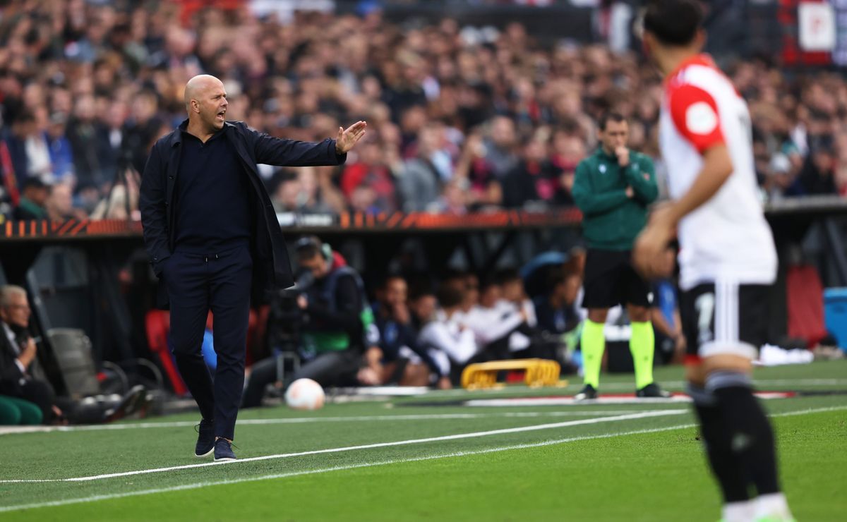 arne slot, treinador do feyernoord, afirma que será o novo técnico do liverpool para a próxima temporada