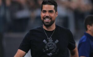 antónio oliveira aprova e corinthians terá de cinco a seis reforços no mercado