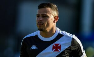 vasco confirma entorse de hugo moura e volante vira dúvida para sequência da temporada