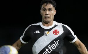 galdames vai mal e recebe críticas da torcida em vasco x fortaleza pela copa do brasil 