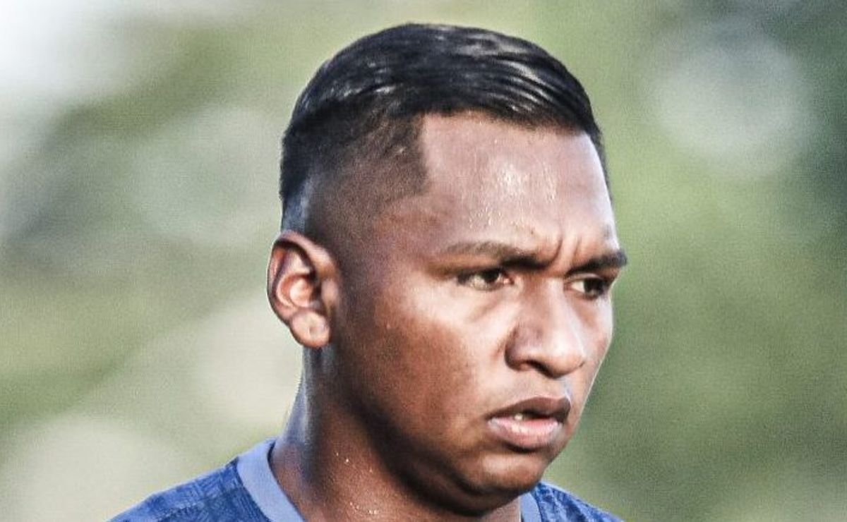 carille analisa chance desperdiçada por morelos em derrota do santos: "ficou na cara do gol"