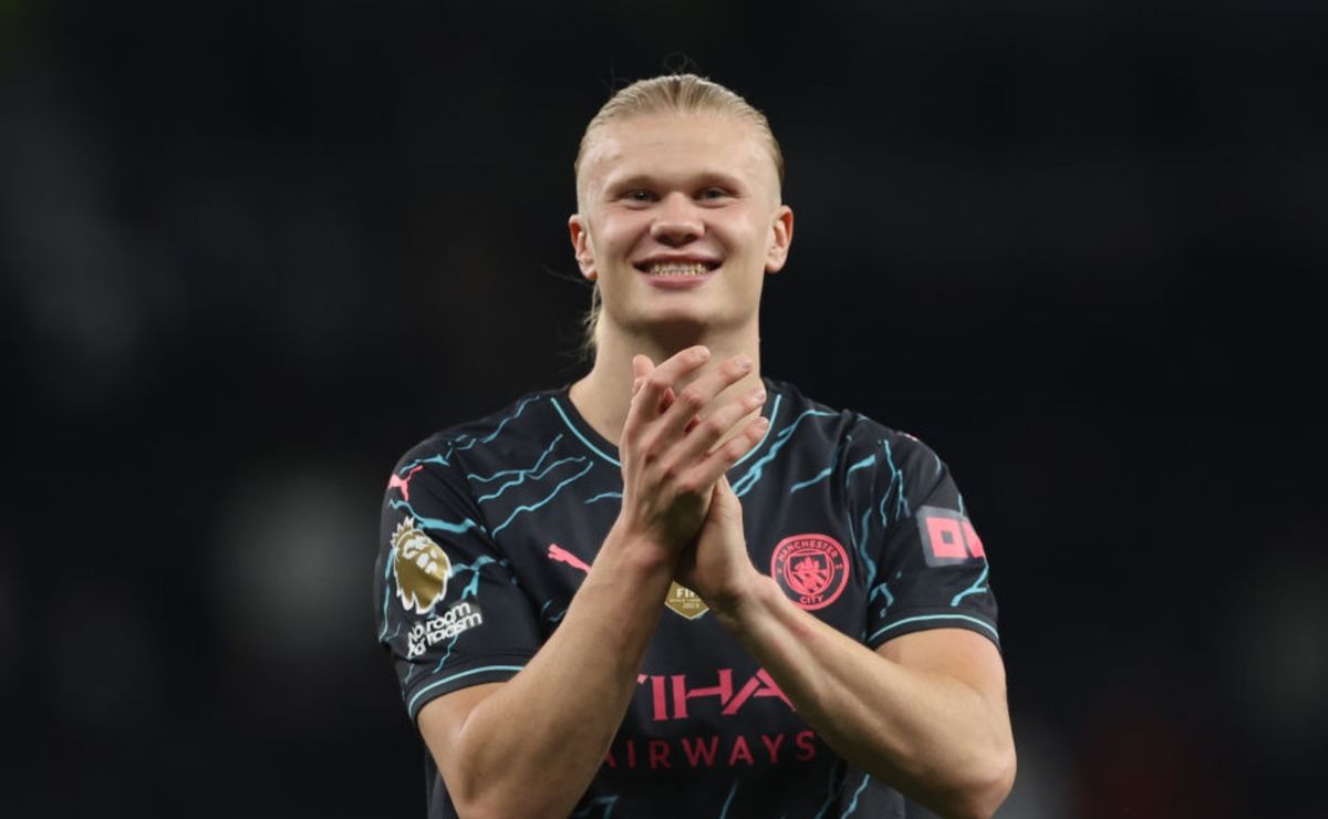 com dois de haaland, manchester city vence e encaminha título da premier league