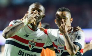 fluminense abusa de erros na saída de bola e é derrotado pelo são paulo no morumbis