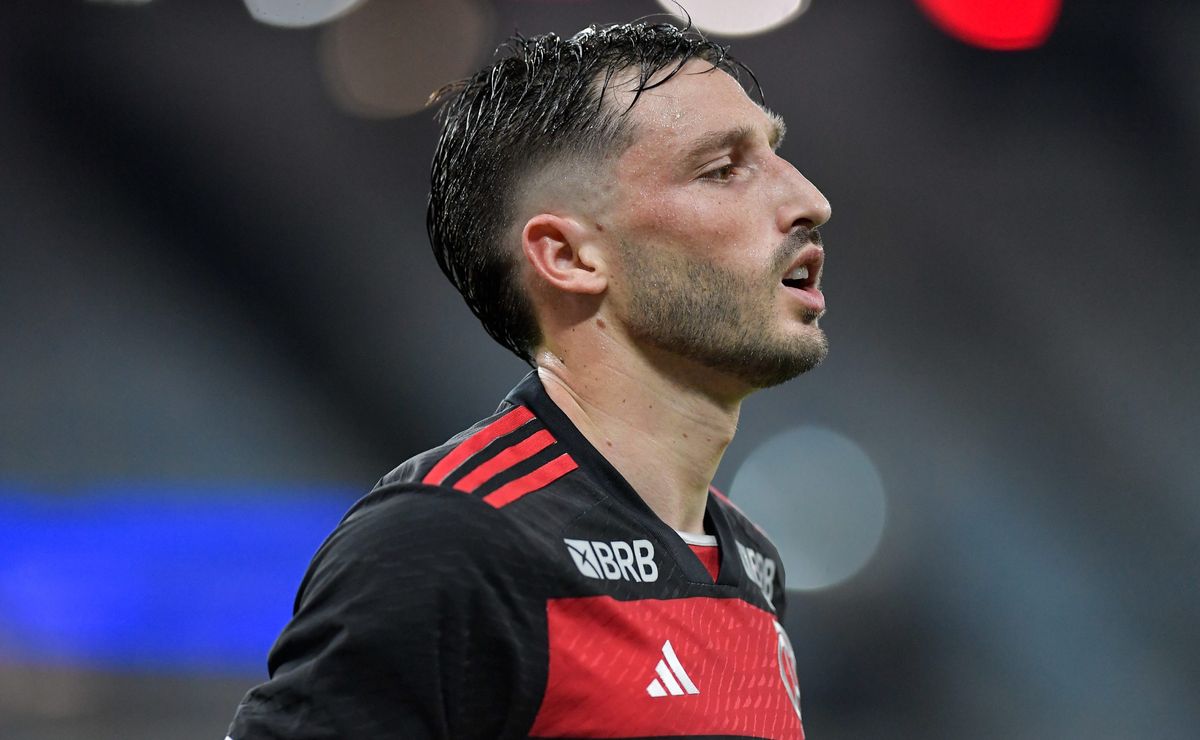 matías viña sente desconforto muscular e pode desfalcar o flamengo; entenda