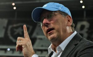 r$ 65 milhões: textor decide contratar titular do santos e prepara nova proposta oficial