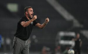 botafogo quer manter sua grande vantagem diante do bahia no nilton santos