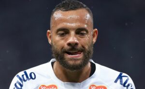 guilherme é líder em assistências e lesão pode sinalizar queda de rendimento do santos