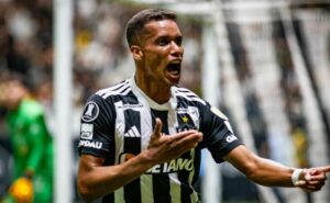 pedrinho marca pela 1ª vez com o atlético mg, na vitória diante do caracas