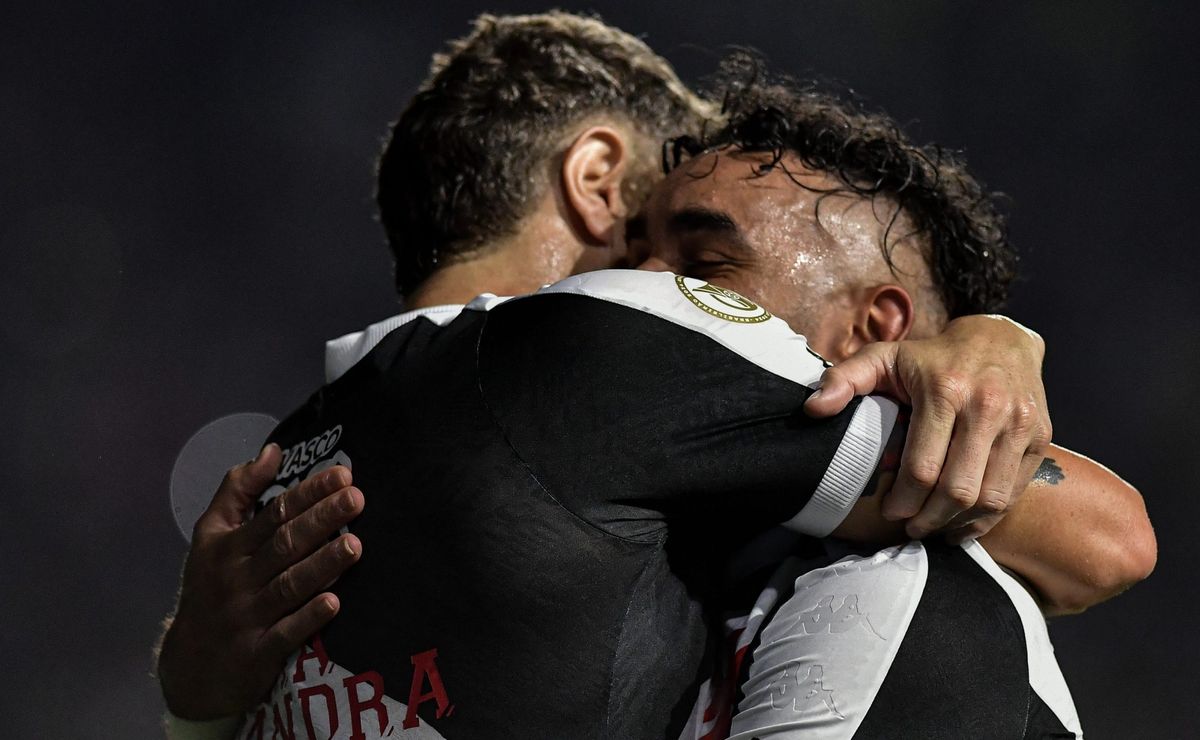 payet e vegetti brilham, vasco vence vitória e sai do z 4; confira as notas