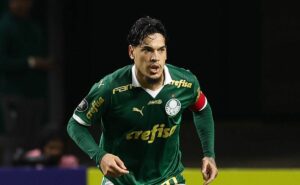 gustavo gómez atinge marca histórica no palmeiras