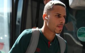 r$ 224,5 milhões: olympique fra acelera negociação por alexsander e fluminense pode vender muito abaixo da multa rescisória