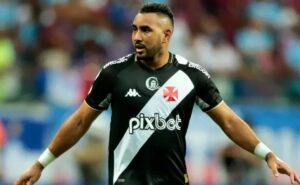 com payet e joão victor, vasco esboça escalação titular para o jogo contra o vitória; veja detalhes