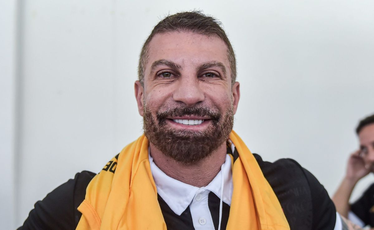 motivo para comemorar: em meio a polêmicas nos bastidores, vasco aguarda chegada de novo treinador