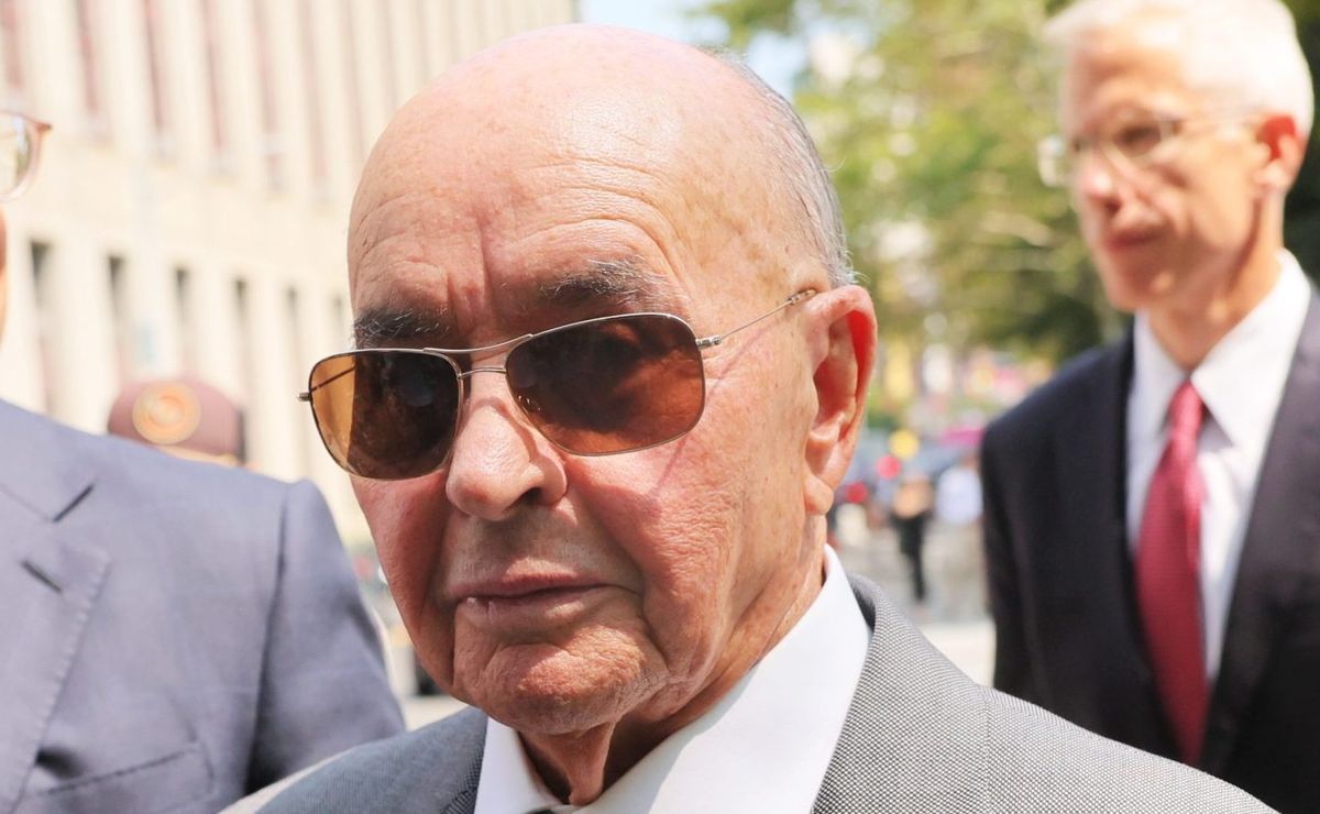 r$ 546 milhões: dono do tottenham, joe lewis, aprova contratar titular do santos