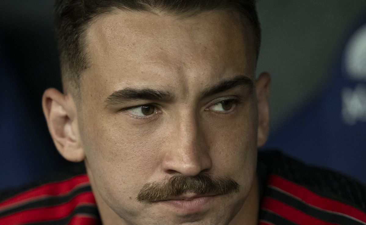 léo ortiz toma decisão no flamengo após ficar no banco de reservas seguidas vezes
