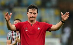 diniz decide o time titular do fluminense contra o sampaio corrêa