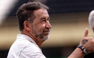 augusto melo quita todas as pendências com jogadores e comissão técnica no corinthians