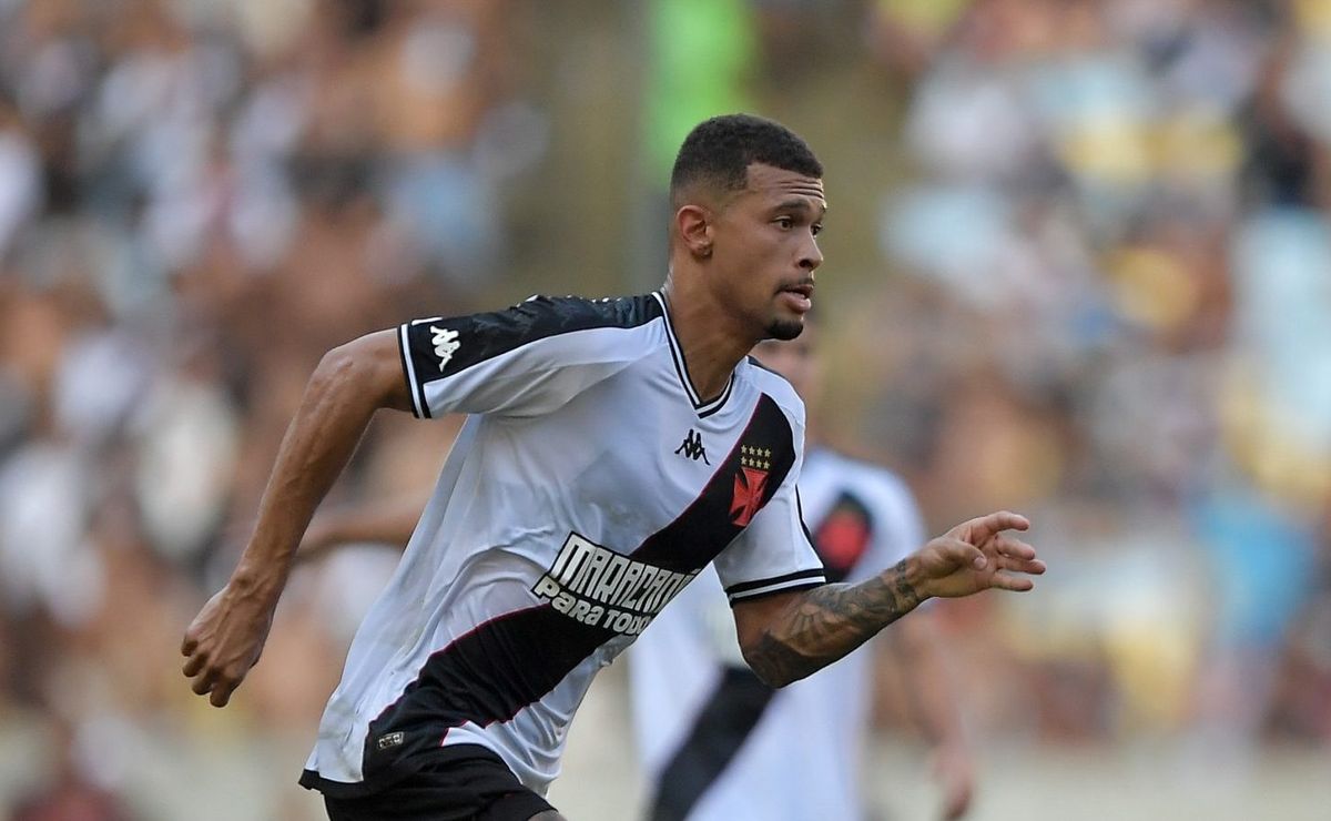 opinião: segue na reserva? vasco consegue equilibrar partida após entrada de joão victor