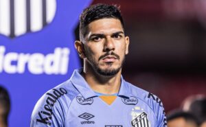após perder joão paulo e avaliar grohe, santos toma decisão sobre contratar novo goleiro