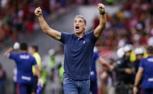 vojvoda iguala moésio gomes como técnico do fortaleza com mais jogos oficiais