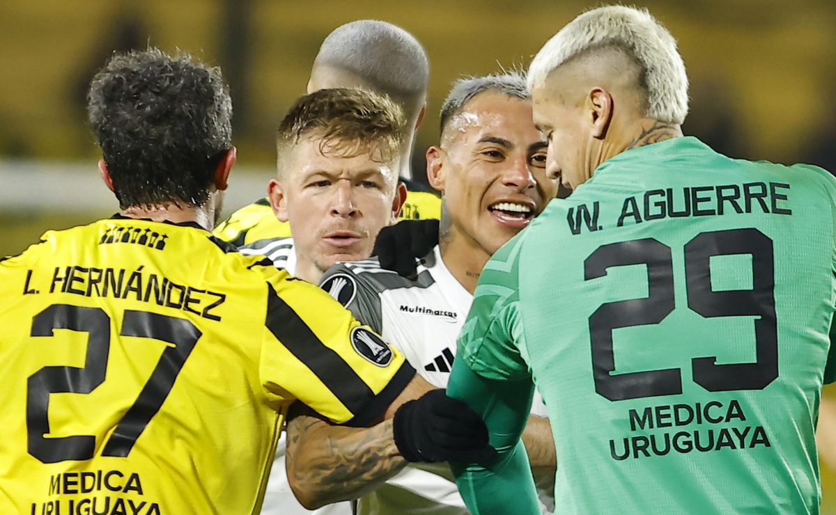 goleiro do peñarol que provocou hulk vence campeonato no uruguai