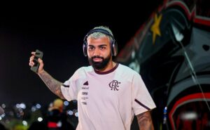 gabigol mostra comprometimento, chega cedo em treino e foge de protestos dos torcedores do flamengo