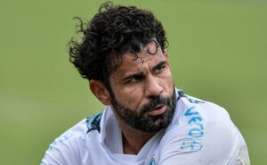 preocupação com diego costa é exposta e grêmio vai contratar novo centroavante; entenda o plano