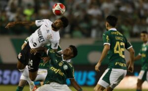 rivais apenas dentro de campo? torcida do palmeiras se revolta com corinthians, que tirou o verde da bandeira do rs do uniforme