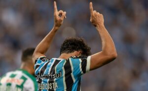 atitude gigante: diego costa pratica atitude solidária em prol das vítimas de catástrofes no rio grande do sul