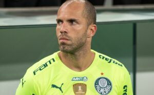 marcelo lomba falha no fim e é salvo no último lance em vitória do palmeiras